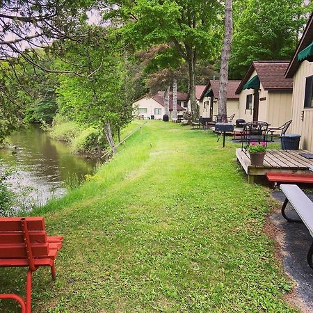 Betsie Riverside Resort Benzonia Kültér fotó