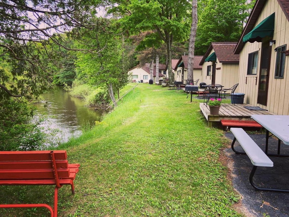 Betsie Riverside Resort Benzonia Kültér fotó