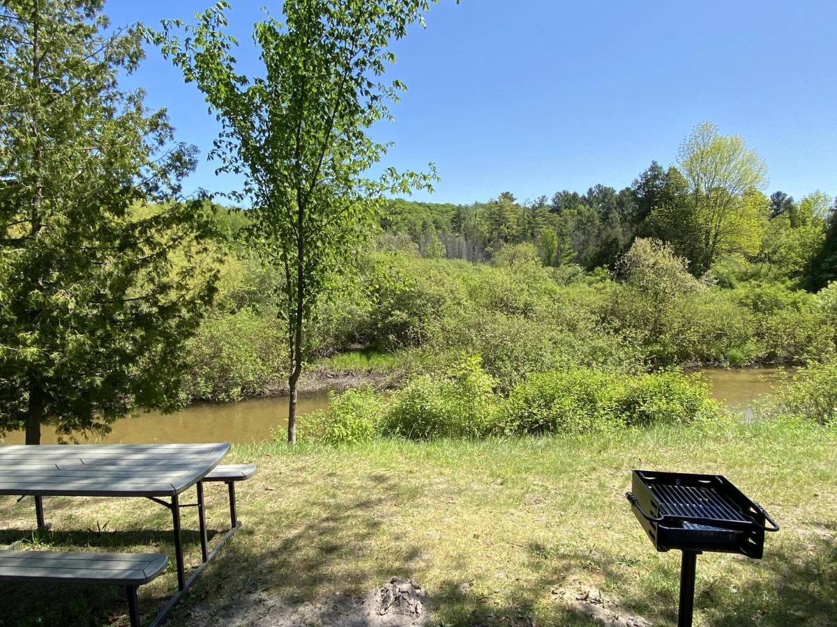 Betsie Riverside Resort Benzonia Kültér fotó