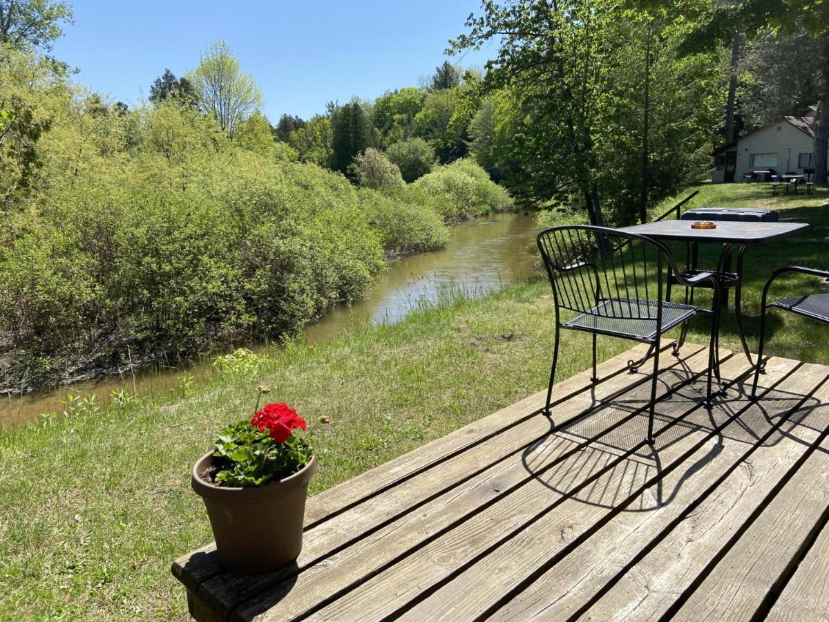Betsie Riverside Resort Benzonia Kültér fotó