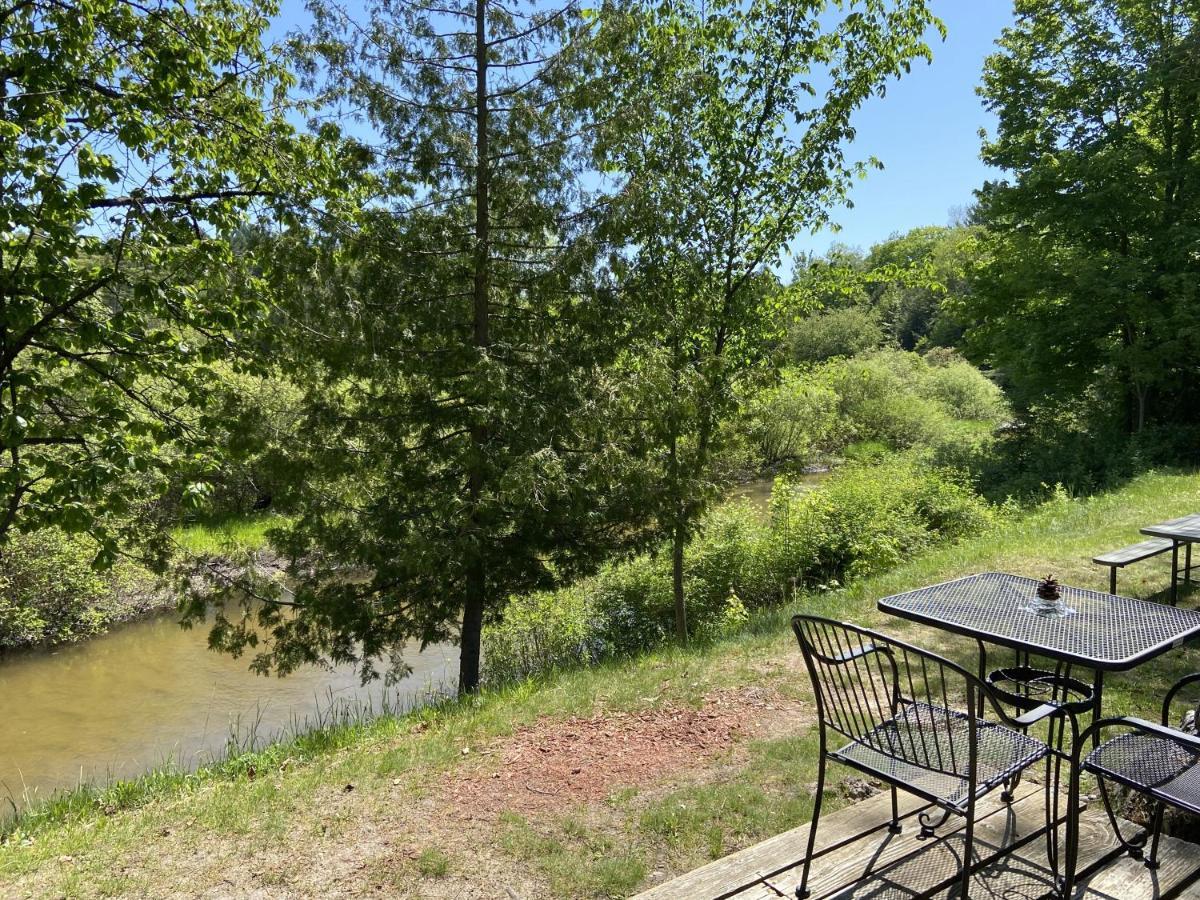 Betsie Riverside Resort Benzonia Kültér fotó