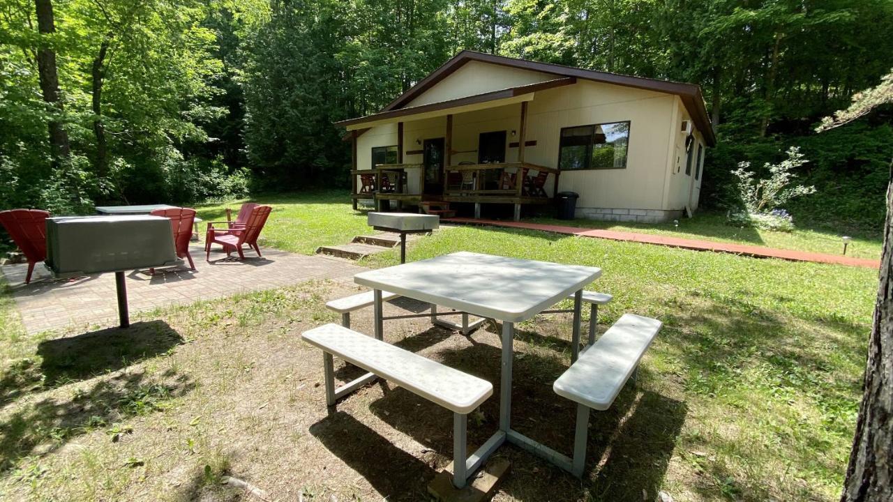 Betsie Riverside Resort Benzonia Kültér fotó